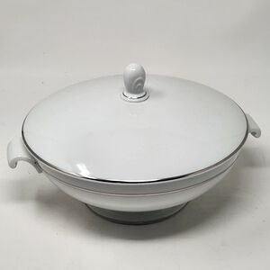 Rosenthal Continental 3471 White Background Platinum Trim 9" Covered Veg. Bowl